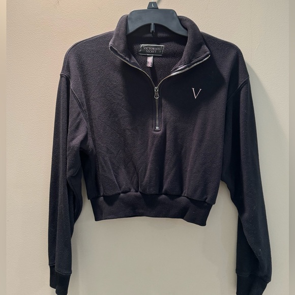 Victoria's Secret Tops - Victoria's Secret Black Long Sleeve Half Zip Cropped Hoodie!! XS